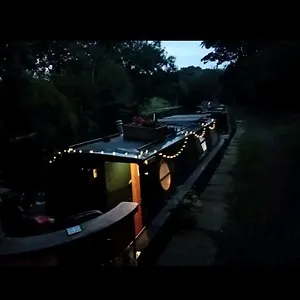 Botel Cosy, Secluded Narrow Boat, Airton