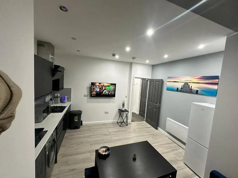 アパート Luxurious 2 Bedroom Flat Beeston Hill イギリス